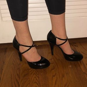 ✨HP✨ Via Spiga Black Patent Leather Heels